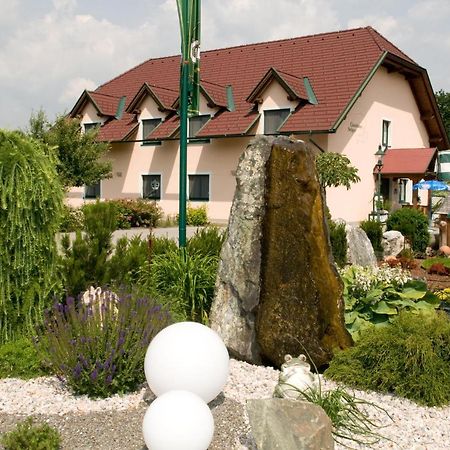 Restaurant Gaestehaus Seiger Sankt Lorenzen bei Knittelfeld Exterior photo